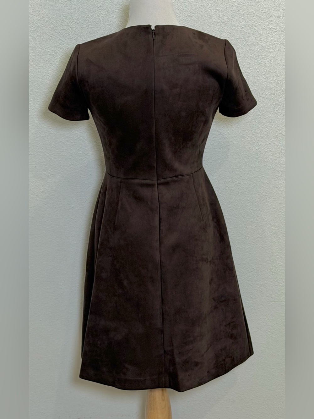 Calvin Klein Brown Faux Suede Shift Dress Size 4 Gold Zip Ring Pull Short Sleeve - Picture 3 of 10